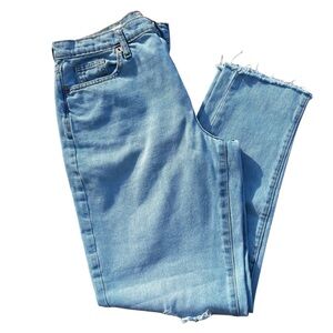 Universal Threads Light Wash Boyfriend Jeans Woman’s Size 2/26R